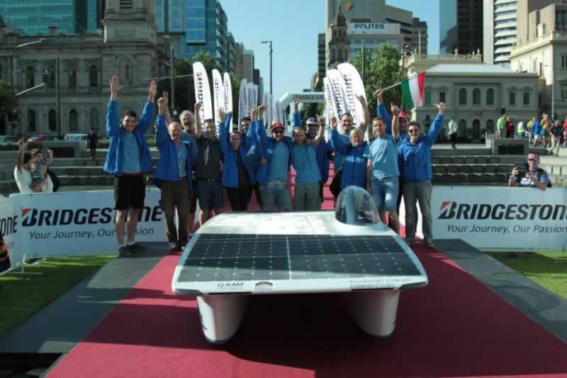 Kecskeméti Főiskola csapata a 2015-ös World Solar Challenge versenyen újoncként a 7. helyen végzett 