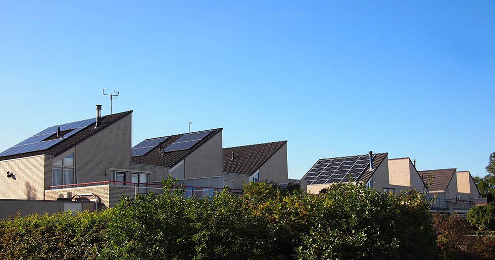 Egyre több családi ház tetején látni napelemeket