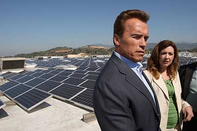 Arnold Schwarzenegger a napelem adó ellen