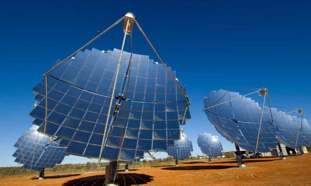 Nagy szél- és napenergia felhasználás, technológiai eszközök az egész kontinensen nagy mennyiségben elszórva