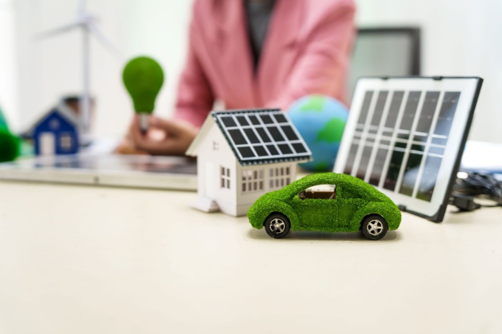 Egy új napelem rendszer tervezése során hogyan építik be az elektromos autó töltését a szükséges rendszerméretbe?