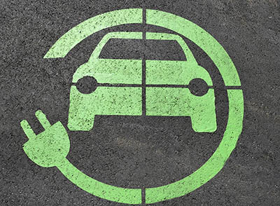 Elektromos autók töltése napelemekkel: a jelen és a jövő lehetőségei