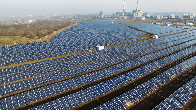 Ha már nagyberuházás: beszéljünk Magyarország egyik legnagyobb napelem parkjáról